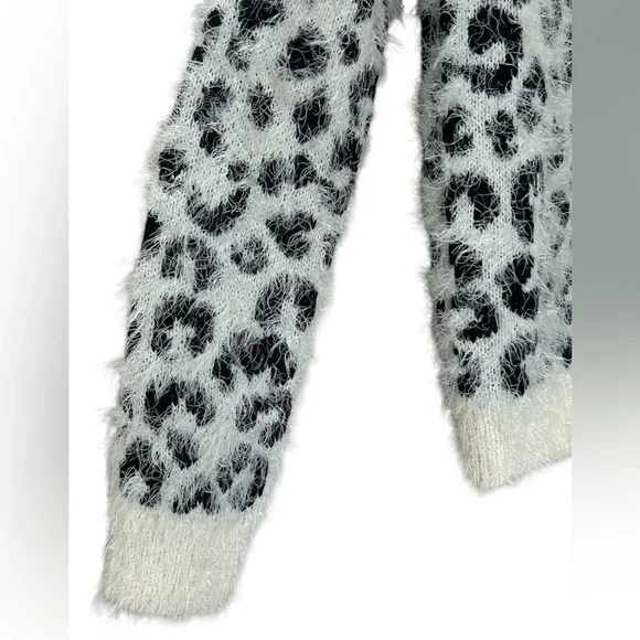 Mudd Soft Fuzzy Cheetah Animal Print Eyelash Knit Crew Neck Sweater Size S - Picture 3 of 12
